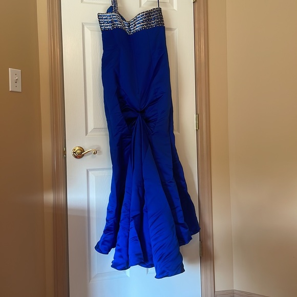 JOVANI satin blue mermaid evening gown with one shoulder embellished bow detail - Picture 3 of 5